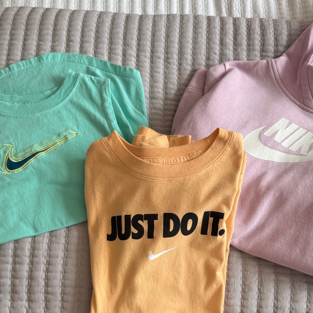 Nike Kids Short Sleeve Tees - Mint and Peach. Lavender/Pink Hoodie